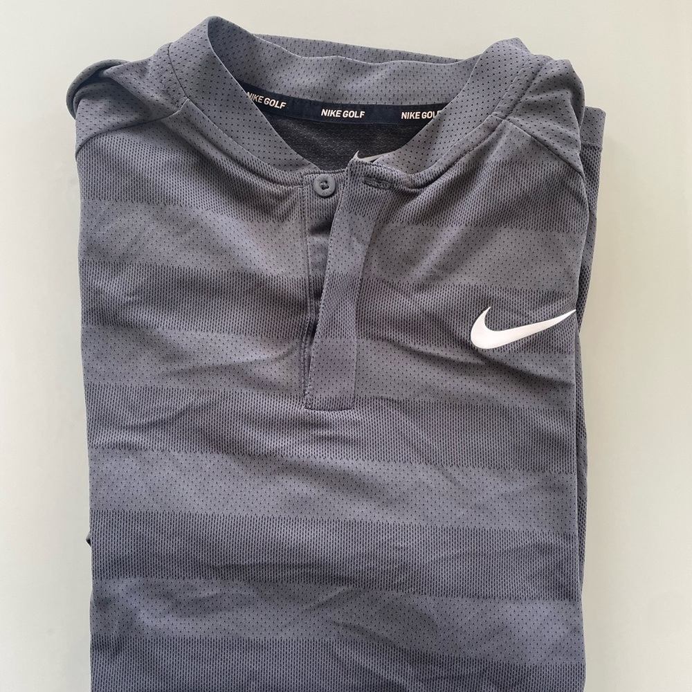 MEDIUM MENS NIKE DRY FIT GOLF SHIRT